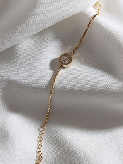 Beyaz Zircon Taşlı Yuvarlak Şeritli Gold Renk Bileklik