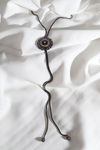 Renkli Taşlı Çiçek Figür Asansörlü Antrasit Renk Abiye Kolye