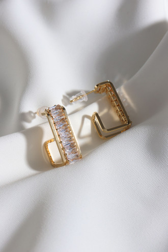 Baget Taşlı Gold Renk Dikdörtgen Abiye Küpe Baget Taşlı Gold Renk Dikdörtgen Abiye Küpe