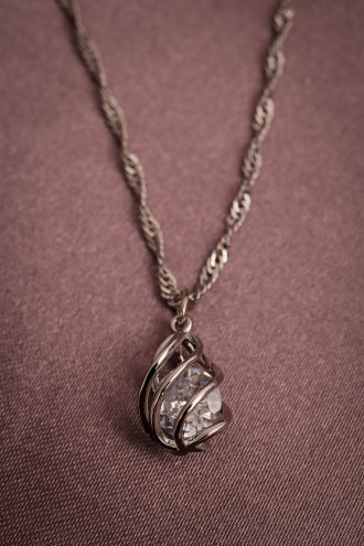 Kafesli Tek Taş Gümüş Renk Kolye