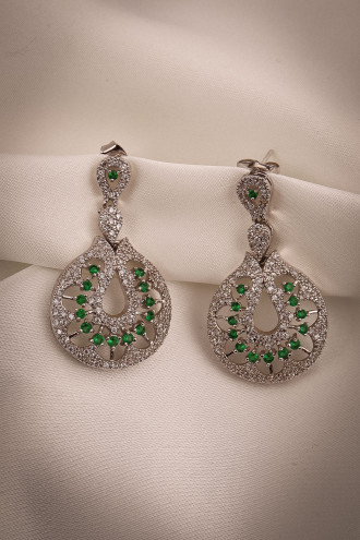 Yeşil Taş Detaylı Gümüş Renk Sallantılı Abiye Küpe