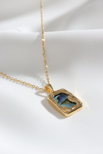 Taşlı Kare Çerçeveli Gold Renk Vintage Kolye Taşlı Kare Çerçeveli Gold Renk Vintage Kolye