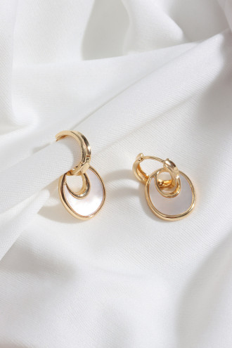 Sedef Taşlı Oval Gold Renk Küpe Sedef Taşlı Oval Gold Renk Küpe