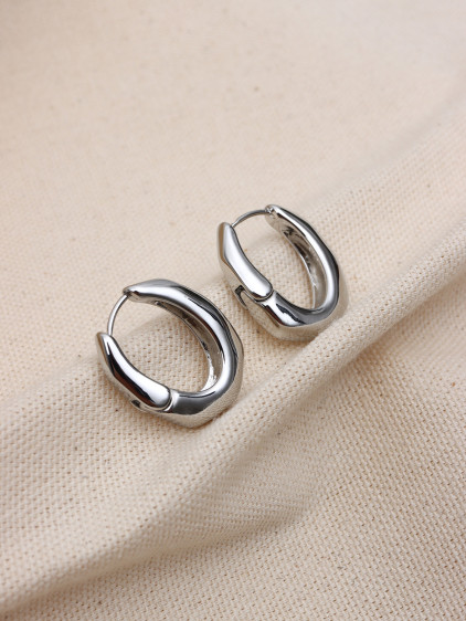 Vintage Gümüş Renk Oval Küpe Vintage Gümüş Renk Oval Küpe