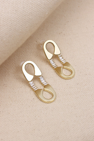 Baget Taşlı Sallantılı Gold Renk Küpe Baget Taşlı Sallantılı Gold Renk Küpe