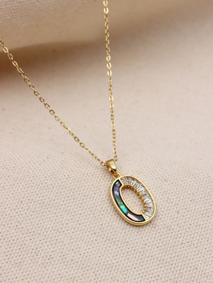 Baget Taşlı Oval Gold Renk Çelik Kolye Baget Taşlı Oval Gold Renk Çelik Kolye