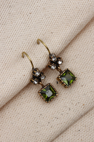 Kare Taşlı Otantik Sallantılı Küpe Kare Taşlı Otantik Sallantılı Küpe