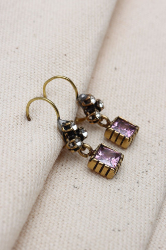 Kare Taşlı Otantik Sallantılı Küpe Kare Taşlı Otantik Sallantılı Küpe