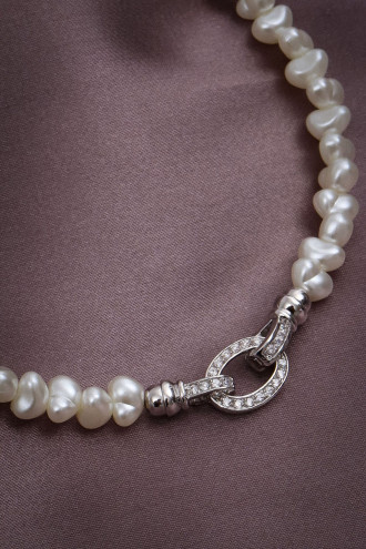 Taşlı Oval Halka Uçlu Gümüş Renk İnci Kolye Taşlı Oval Halka Uçlu Gümüş Renk İnci Kolye