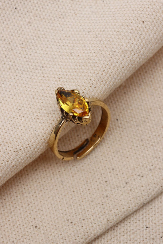 Mekik Taşlı Gold Renk Ayarlamalı Otantik Yüzük Mekik Taşlı Gold Renk Ayarlamalı Otantik Yüzük