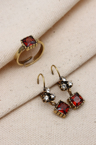 KARE TAŞLI YÜZÜK-KÜPE OTANTİK SET KARE TAŞLI YÜZÜK-KÜPE OTANTİK SET