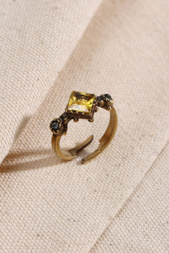 Kare Taşlı Ayarlanabilir Otantik Yüzük Kare Taşlı Ayarlanabilir Otantik Yüzük