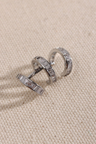 Trapez Taşlı 3'lü Gümüş Renk Kıkırdak Küpe Trapez Taşlı 3'lü Gümüş Renk Kıkırdak Küpe