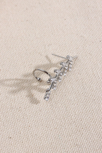 Trapez Taşlı Yaprak Figür Gümüş Renk İğneli Kıkırdak Küpe Trapez Taşlı Yaprak Figür Gümüş Renk İğneli Kıkırdak Küpe