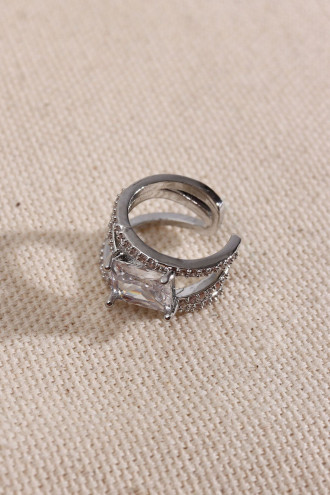 Kare Taşlı Gümüş Renk Kıkırdak Küpe Kare Taşlı Gümüş Renk Kıkırdak Küpe