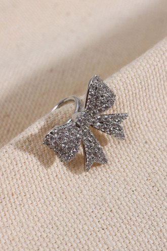 Fiyonk Figürlü Gümüş Renk Kıkırdak Küpe Fiyonk Figürlü Gümüş Renk Kıkırdak Küpe