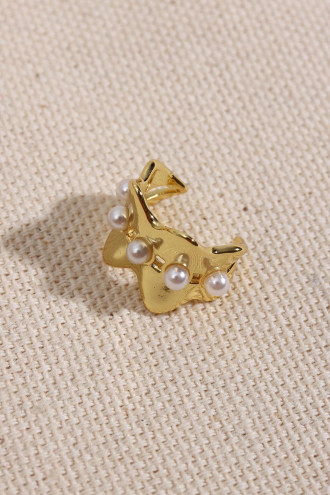 İnci Detaylı Gold Renk Kıkırdak Küpe İnci Detaylı Gold Renk Kıkırdak Küpe