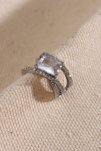 Kare Taşlı Gümüş Renk Kıkırdak Küpe Kare Taşlı Gümüş Renk Kıkırdak Küpe