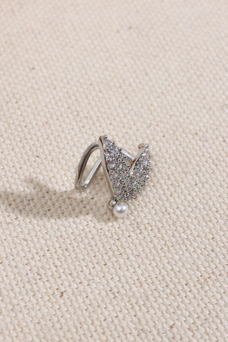 İnci Detaylı Gümüş Renk Kelebek Figür Kıkırdak Küpe İnci Detaylı Gümüş Renk Kelebek Figür Kıkırdak Küpe