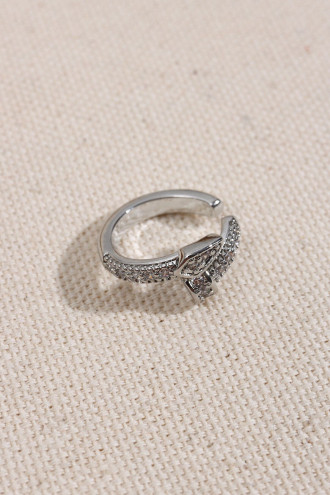 Çivi Model Gold Renk Taşlı Kıkırdak Küpe Çivi Model Gold Renk Taşlı Kıkırdak Küpe