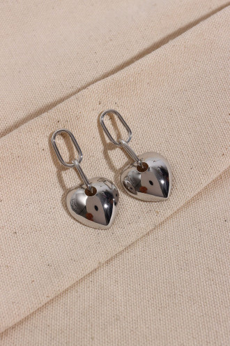 Zincir Detaylı Gümüş Renk Kalp Figür Küpe