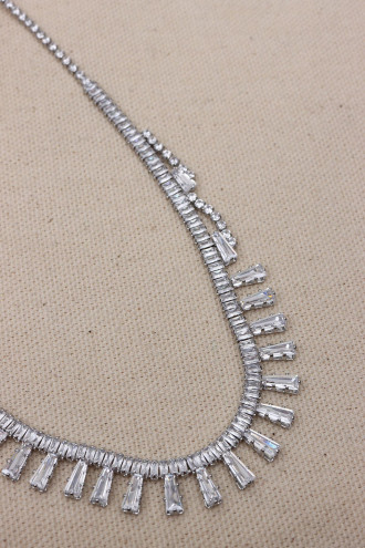 Trapez Taşlı Gümüş Renk Su Yolu Kolye