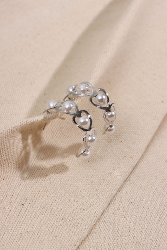 Kalp Figür İnci Detaylı Gümüş Renk Halka Küpe