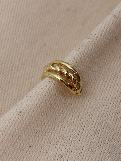Zincir Detaylı Gold Renk 3 Şerit Kıkırdak Küpe Zincir Detaylı Gold Renk 3 Şerit Kıkırdak Küpe