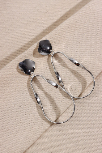 Gümüş Renk Sallantılı Oval Küpe Gümüş Renk Sallantılı Oval Küpe