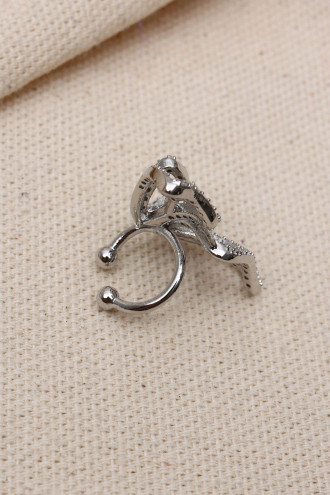 Kelebek Figür Gümüş Renk Kıkırdak Küpe Kelebek Figür Gümüş Renk Kıkırdak Küpe