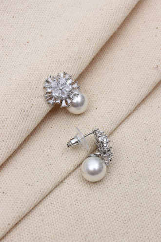 Trapez Taşlı Çiçek Figürlü Gümüş Renk İnci Küpe