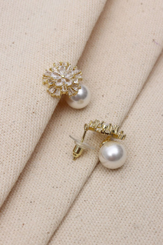 Trapez Taşlı Çiçek Figürlü Gold Renk İnci Küpe