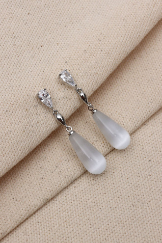 Gümüş Renk Saydam Taşlı Sallantılı Küpe Gümüş Renk Saydam Taşlı Sallantılı Küpe