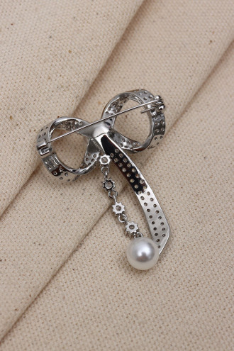 İnci Sallantılı Gümüş Renk Fiyonk Model Broş İnci Sallantılı Gümüş Renk Fiyonk Model Broş