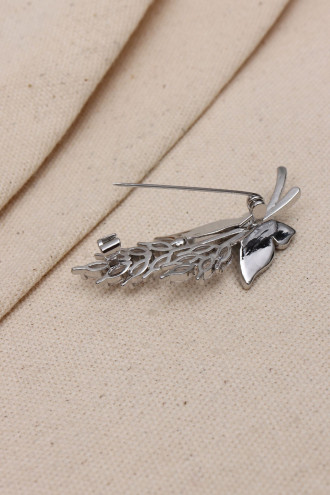 Lacivert Kelebek Figürlü Gümüş Renk Broş Lacivert Kelebek Figürlü Gümüş Renk Broş