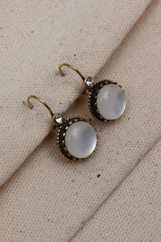 Saydam Beyaz Taşlı Otantik Yuvarlak Küpe