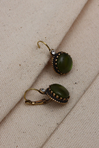 Saydam Açık Yeşil Taşlı Otantik Yuvarlak Küpe