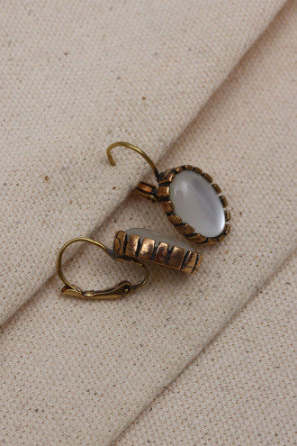 Saydam Beyaz Taşlı Otantik Oval Küpe