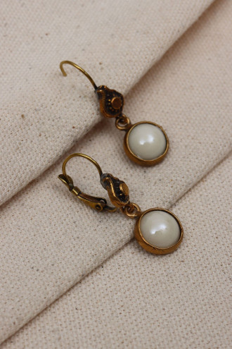 Krem Renk Taşlı Sallantılı Otantik Küpe