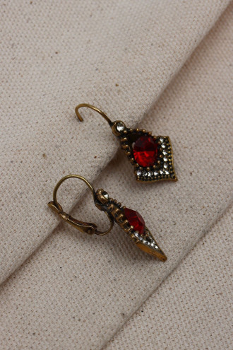 Kırmızı Taşlı Otantik Küpe Kırmızı Taşlı Otantik Küpe