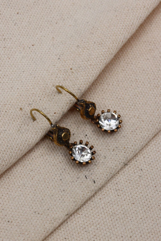 Beyaz Taş Sallantılı Otantik Küpe