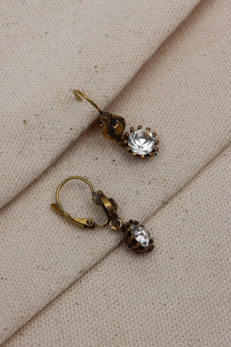 Beyaz Taş Sallantılı Otantik Küpe