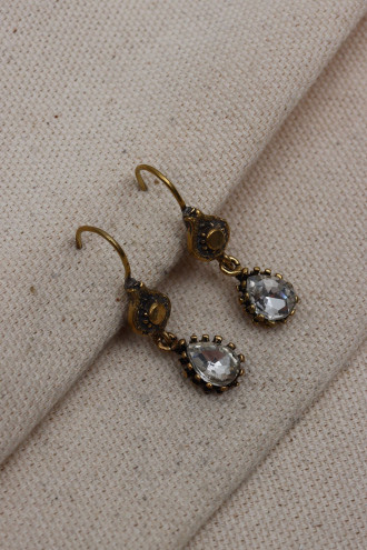 Beyaz Taş Sallantılı Otantik Küpe