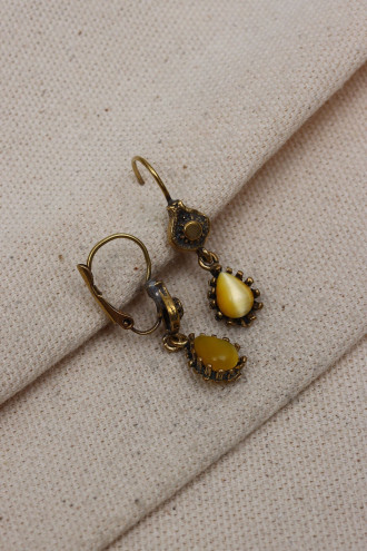 Sarı Taş Sallantılı Otantik Küpe