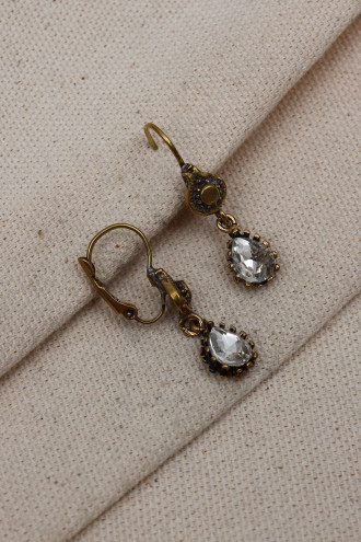 Beyaz Taş Sallantılı Otantik Küpe