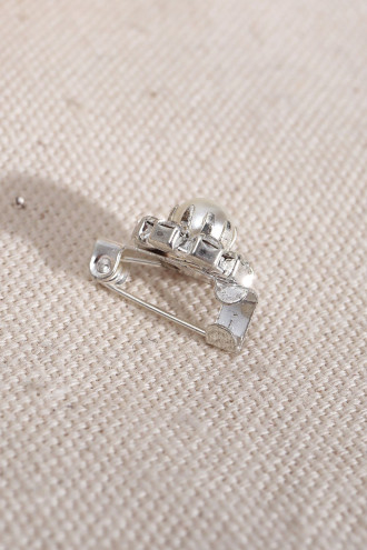 İnci Detaylı Beyaz Taşlı Küçük Boy Broş İnci Detaylı Beyaz Taşlı Küçük Boy Broş