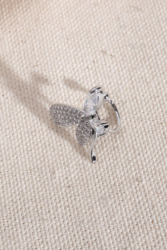 Kelebek Figürlü Zircon Taşlı Gümüş Renk Kıkırdak Küpe Kelebek Figürlü Zircon Taşlı Gümüş Renk Kıkırdak Küpe