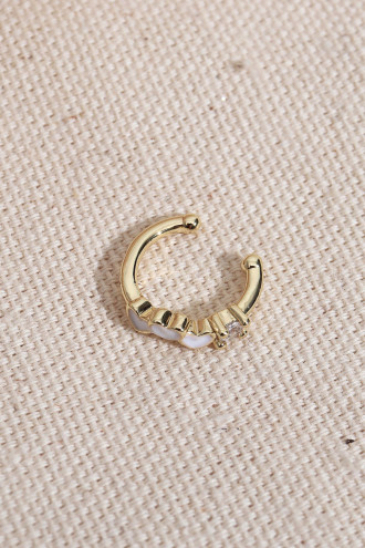 Beyaz Mineli Minik Kalp Figür Gold Renk Kıkırdak Küpe Beyaz Mineli Minik Kalp Figür Gold Renk Kıkırdak Küpe