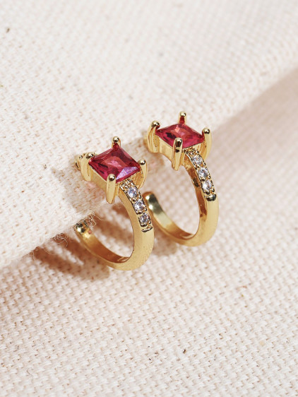 Pembe Kare Taşlı Gold Renk Halka Küpe Pembe Kare Taşlı Gold Renk Halka Küpe
