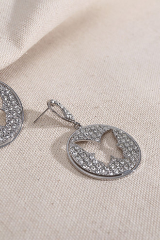 Kelebek Figürlü Gümüş Renk Taşlı Sallantılı Küpe